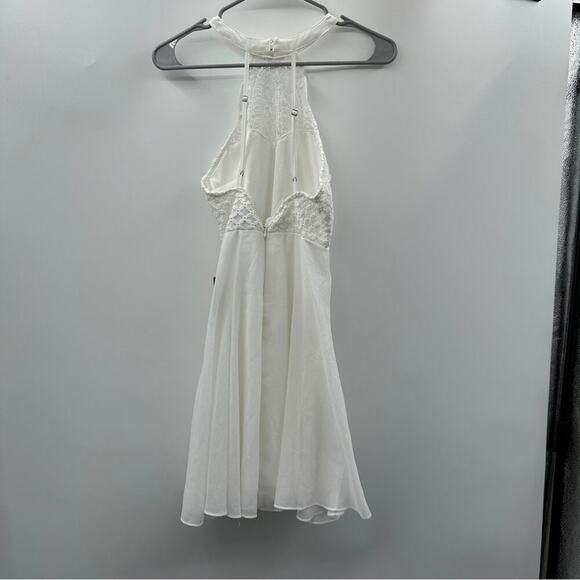 Lulus Dress‎ Made in the Crocheted White Skater Halter Neck Mini Dress Sz XS NEW - Picture 6 of 14